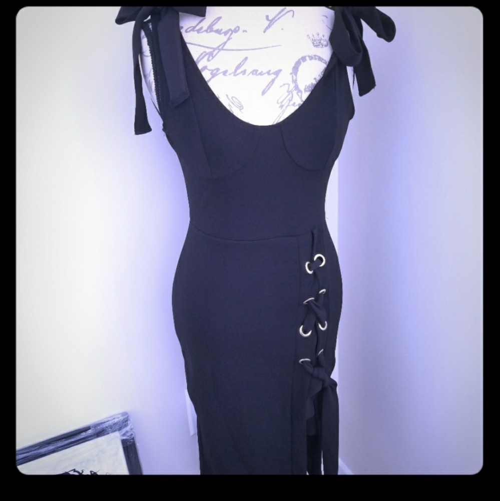 Fashion Nova Black Midi-Dress